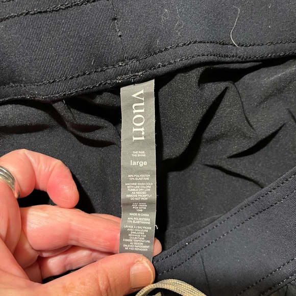 Vuori Men Gray Camo Print Stockton Compression Layered Shorts 6” V346 Large - Picture 3 of 10